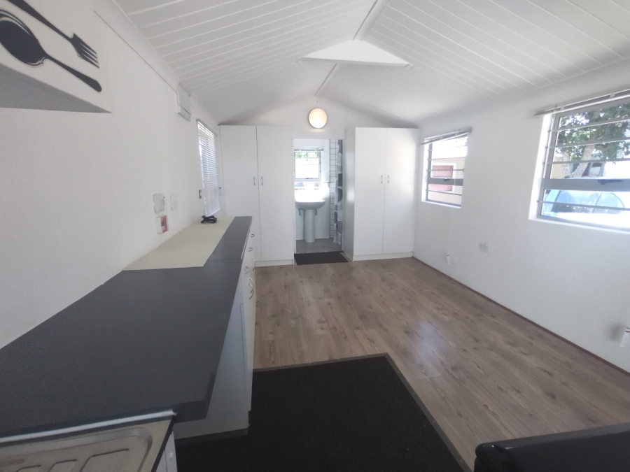 To Let 1 Bedroom Property for Rent in Peerless Park East Western Cape